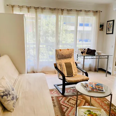 Nicestudio With Air Conditioning Minimum 7 Nights